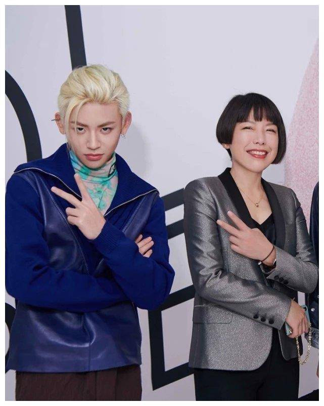 小鬼_穿着_哥哥