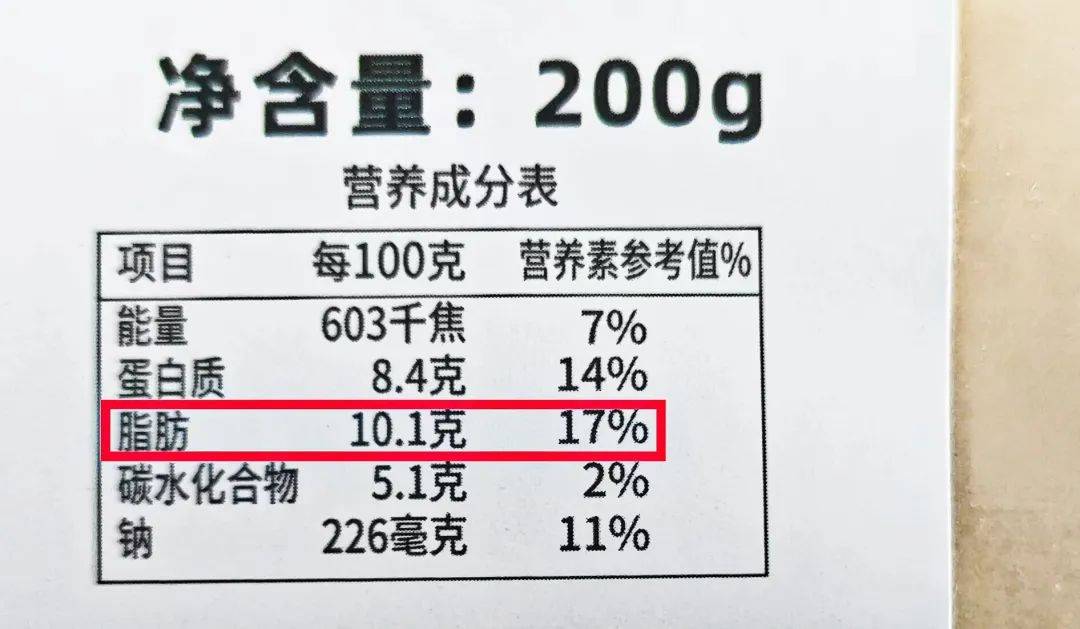 我搜索了三款千页豆腐的营养成分表(如图),发现品牌1和品牌3的蛋白