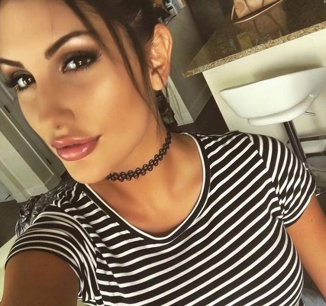 原创欧美天然女星augustames17岁出道当演员23岁香消玉损