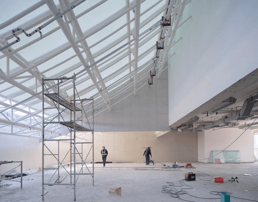 近日,斯蒂文·霍尔(stevenholl)建筑师事务所发布一组北京项目的实景