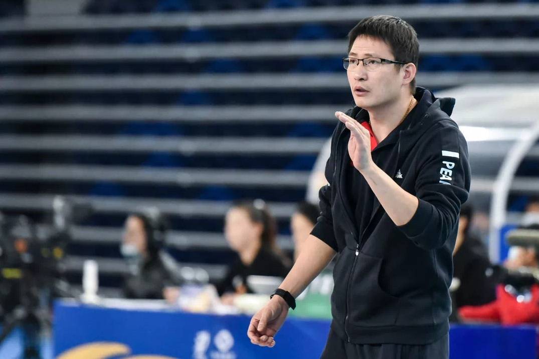 胡进第三次入主四川女排!_沈泽_小球_整体