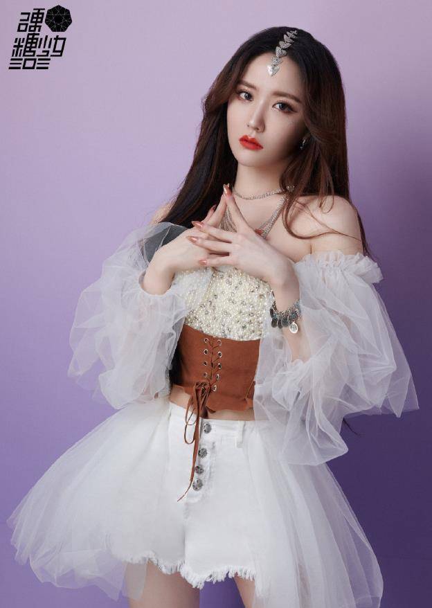 原创王艺瑾为显腿细在毒汁靴上加拉链不料超显腿长