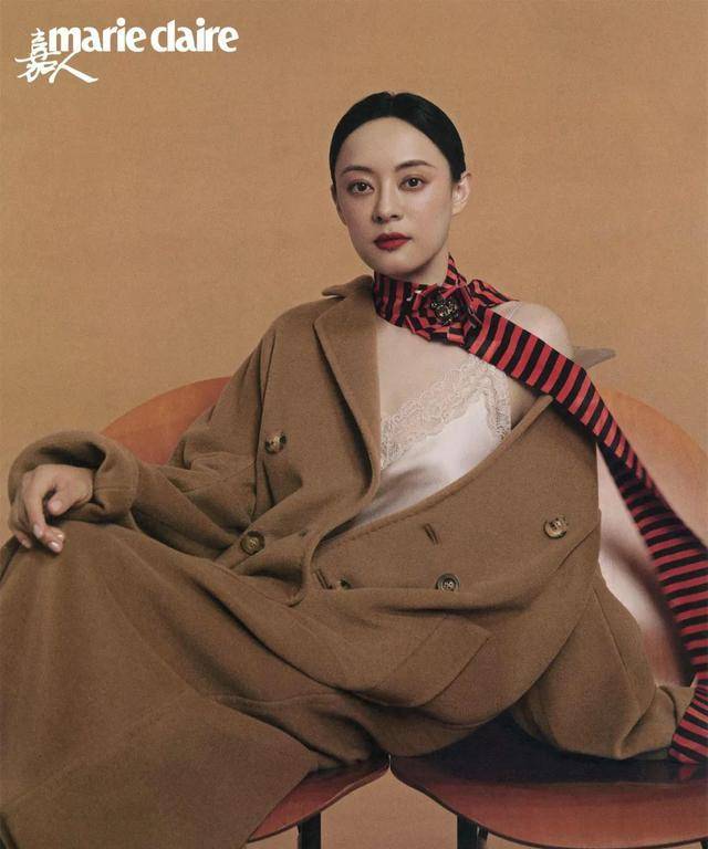 驼色101801大衣maxmaraares项链vancleef&arpels梵克雅宝黑色针织点缀