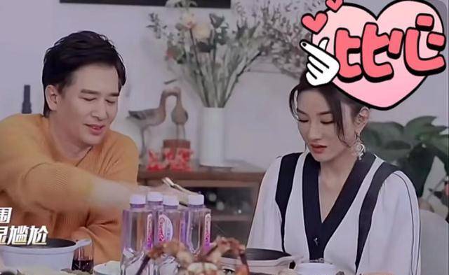 黄奕带团队雨夜露营,皮肤紧致变网红脸,和富豪男友崔伟没下文_前夫