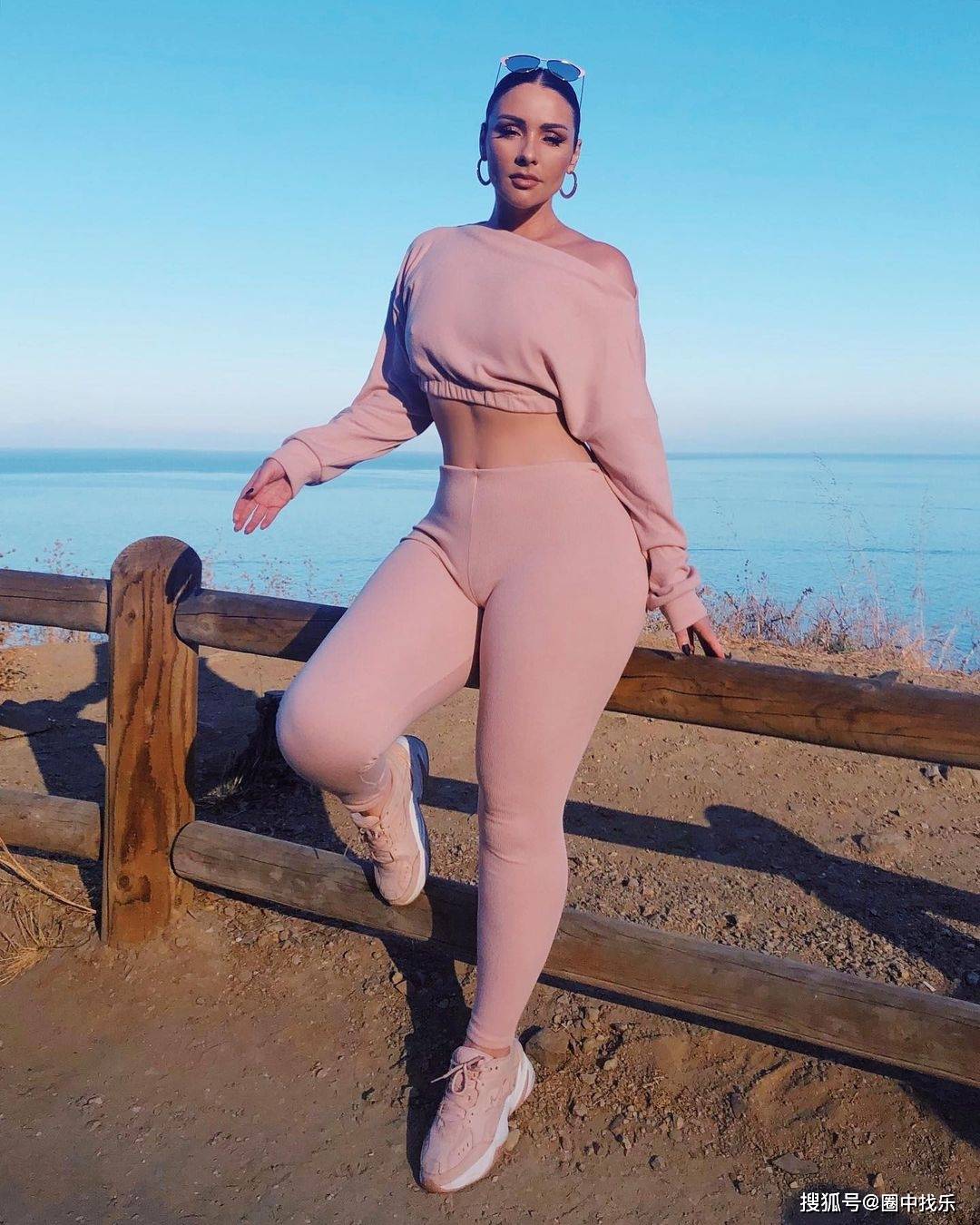 虽然现在的维多利亚·凯在加利福尼亚的洛杉矶生活和工作,但她并不是