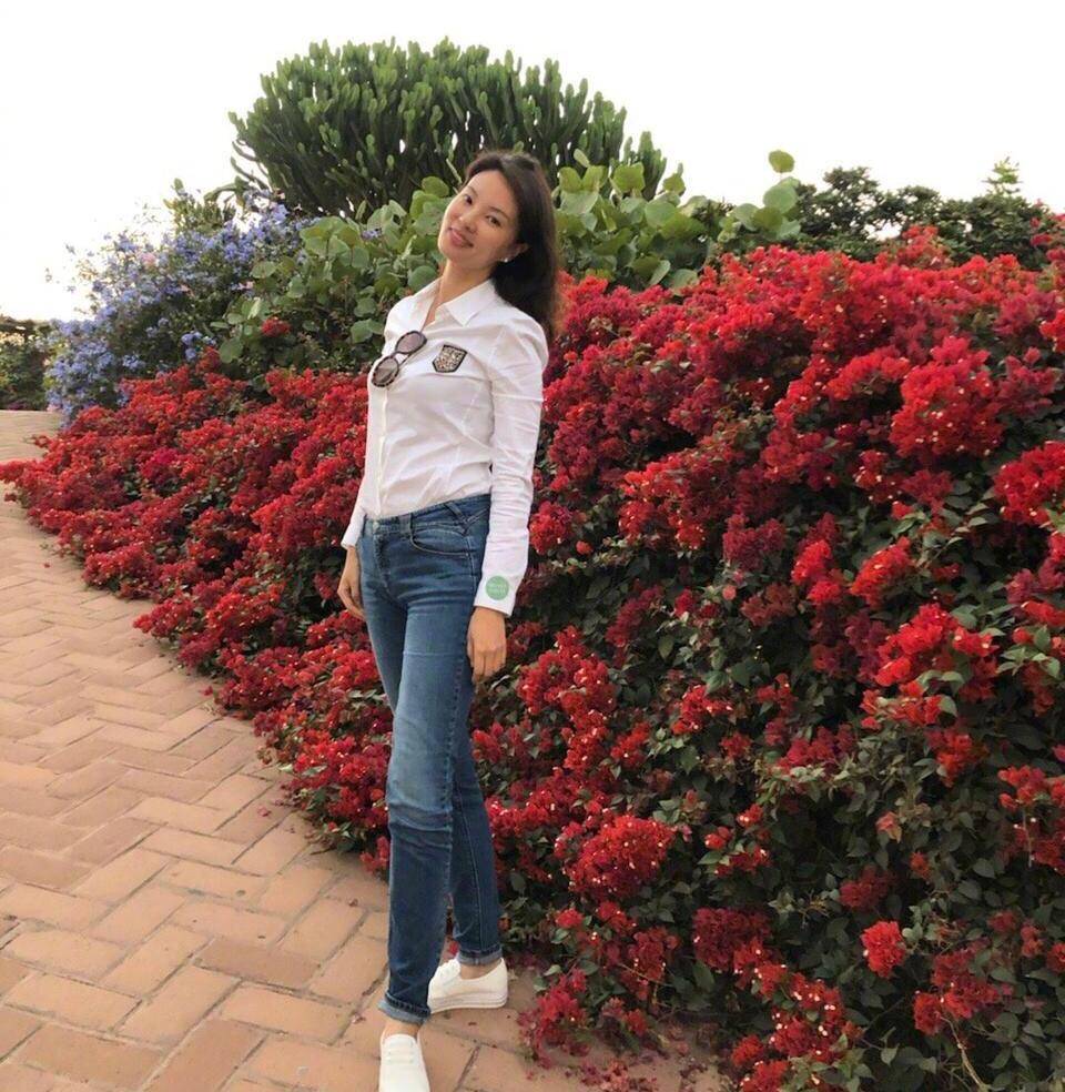 42岁刘芳菲近照曝光,不愧是央视第一"美女",肤白貌美气质出众_网友