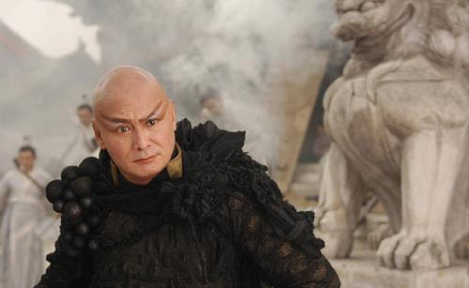 一代武打巨星刘家辉,曾和成龙同时走红,如今半身不遂靠轮椅出行