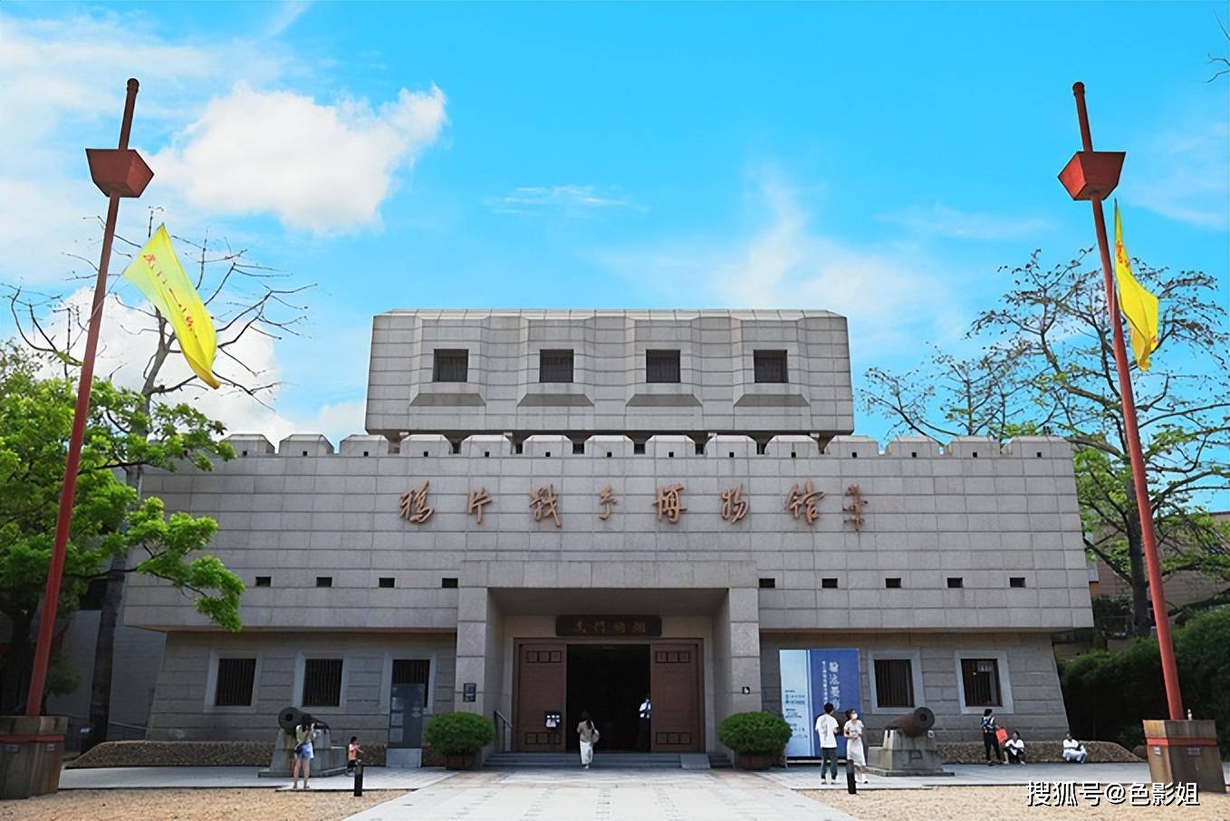 博物馆内展示的 -鸦-片-烟-膏 背景图为-罂-粟-花博物馆内藏品展示