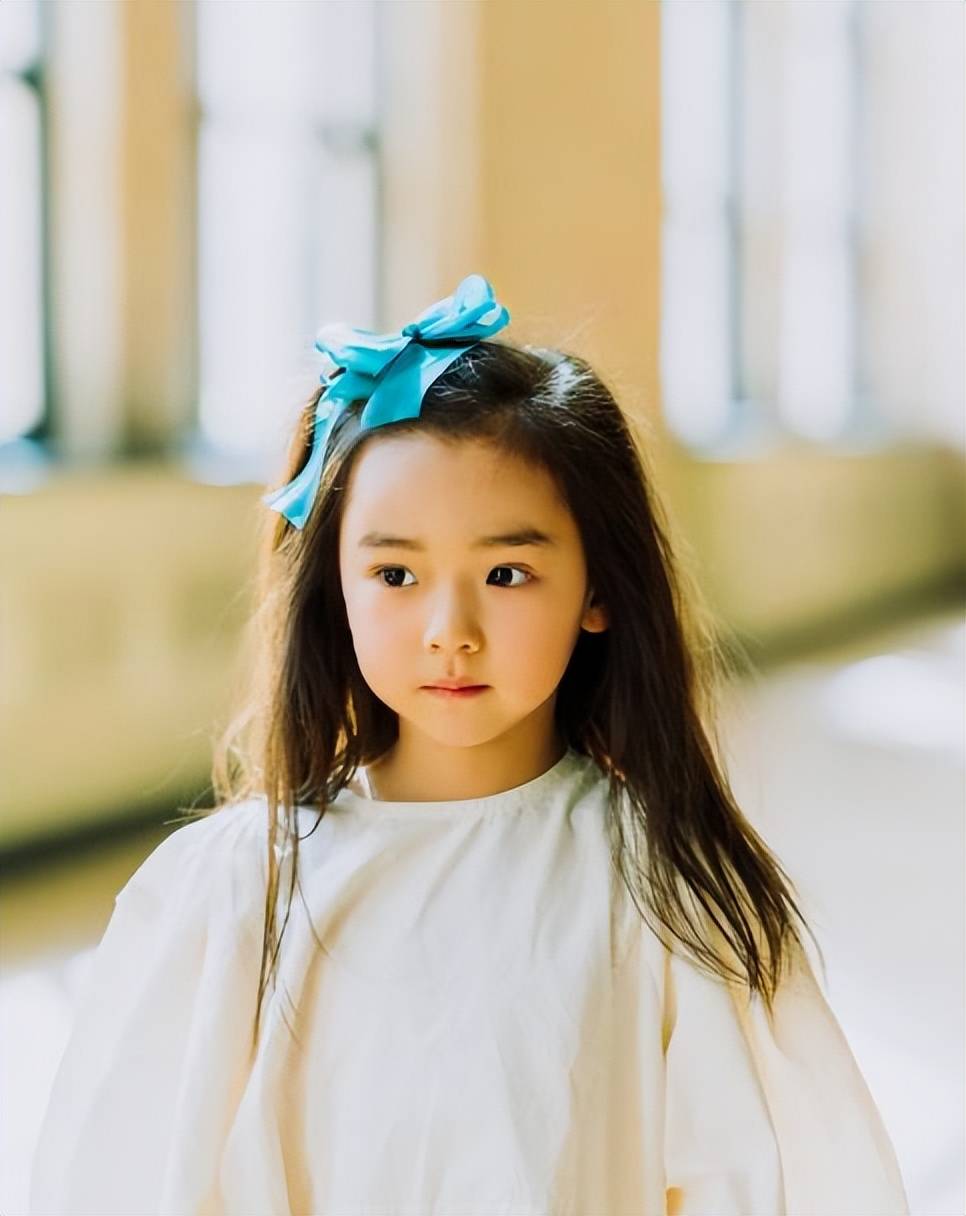 原创董璇首晒和5岁女儿亲子照扎麻花辫像花仙子造型女儿长相随爸