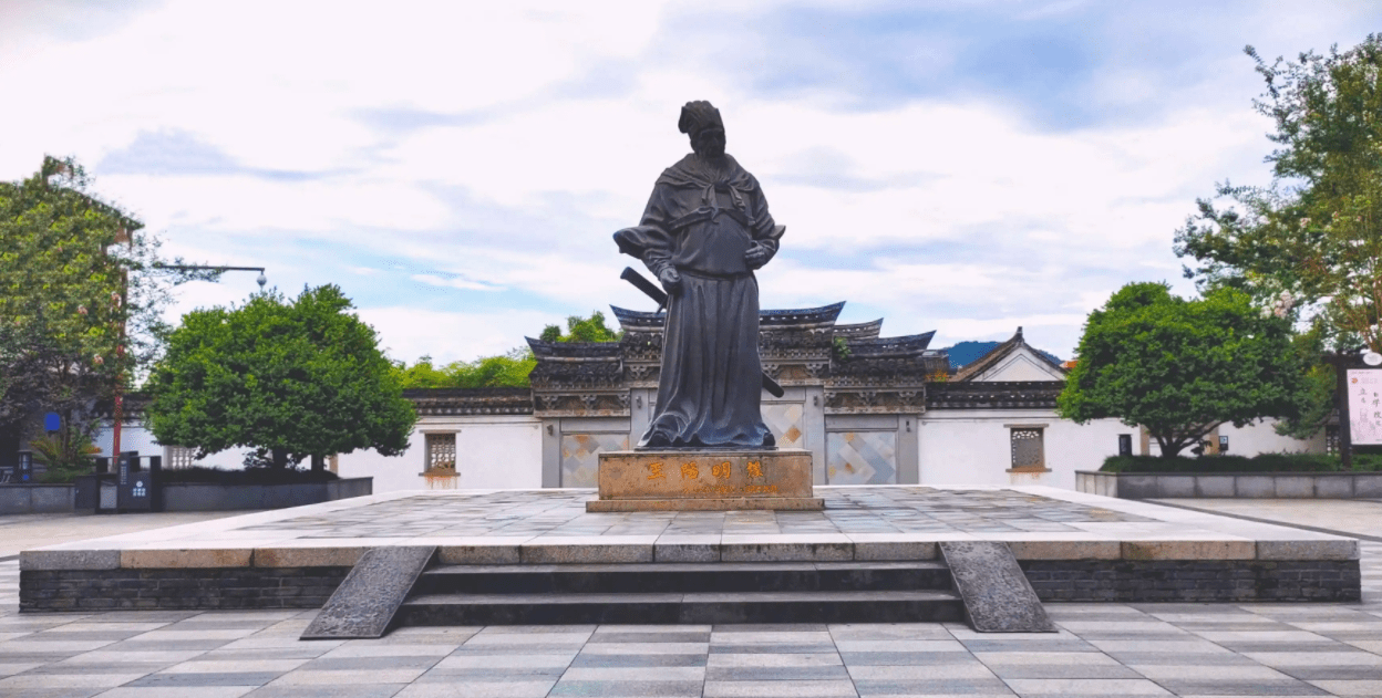 地址:浙江省宁波市余姚市阳明西路36号★王阳明故居而到了四明山顶部