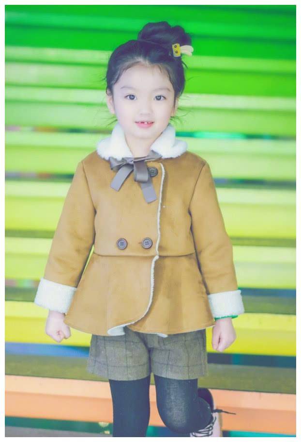 《爸爸去哪儿》阿拉蕾现状:不笑时甜似初恋,但笑起来粉丝泪奔!