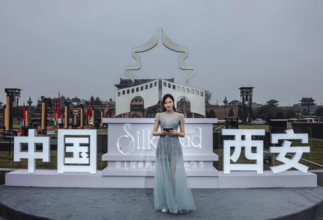 最美狙击手林琳奇居然是腿精