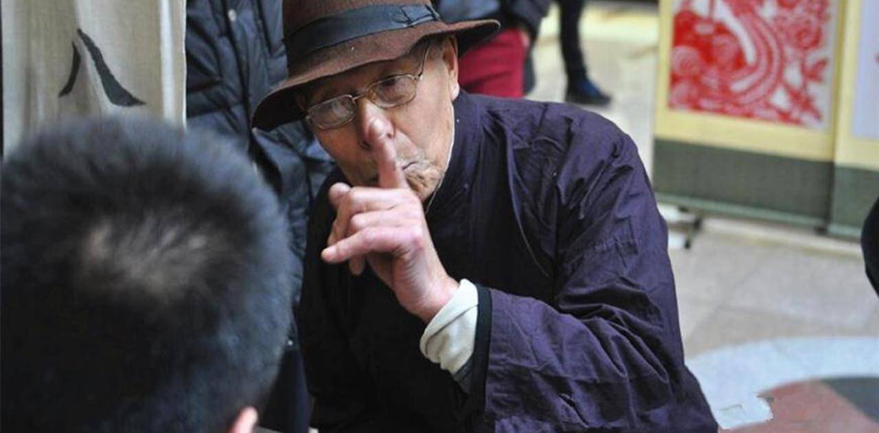 原创1985年曾应龙聚众称帝攻下县医院当皇宫40位护士全部封妃