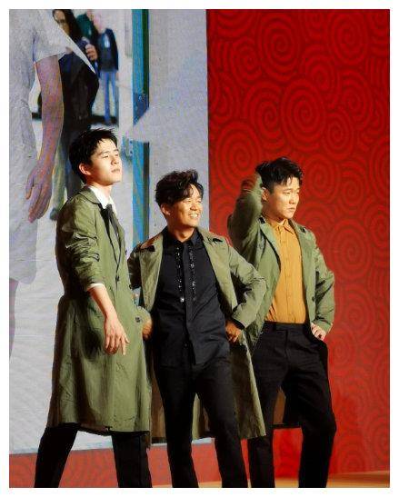 原创对比惨烈刘昊然穿军大衣像演偶像剧王宝强穿同款却如看门大爷