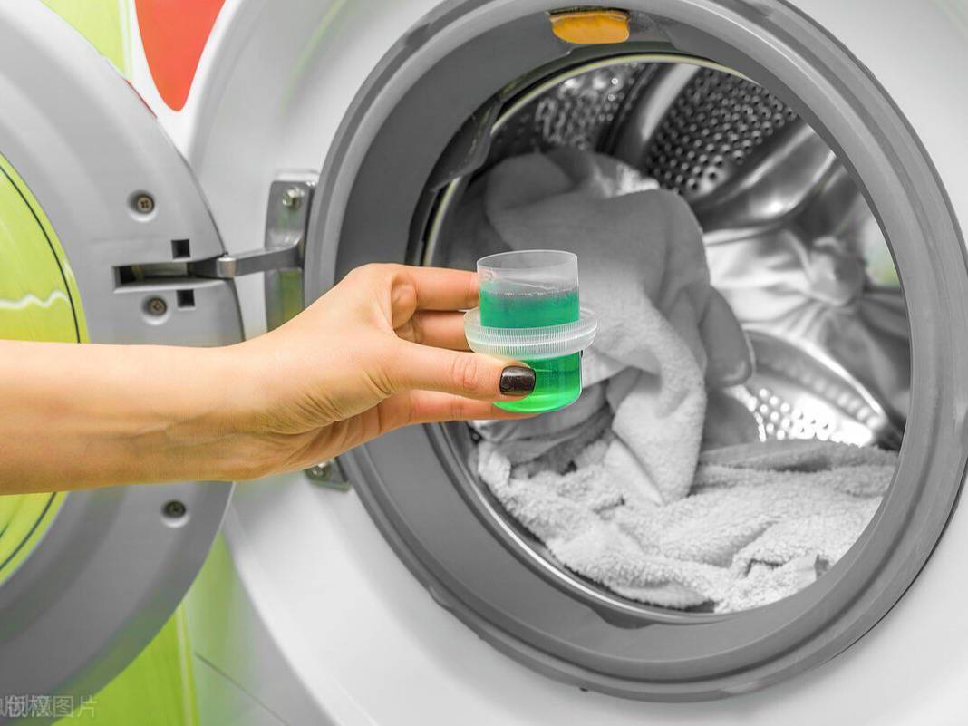 若是洗衣机出现故障,波轮洗衣机的维修费用更少,滚筒洗衣机的费用更高