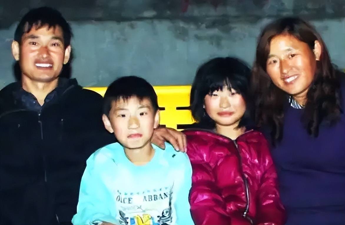 天赋嗓音很好,唱功不错,情感真挚,模仿杨洪基唱大歌很厉害一举成名