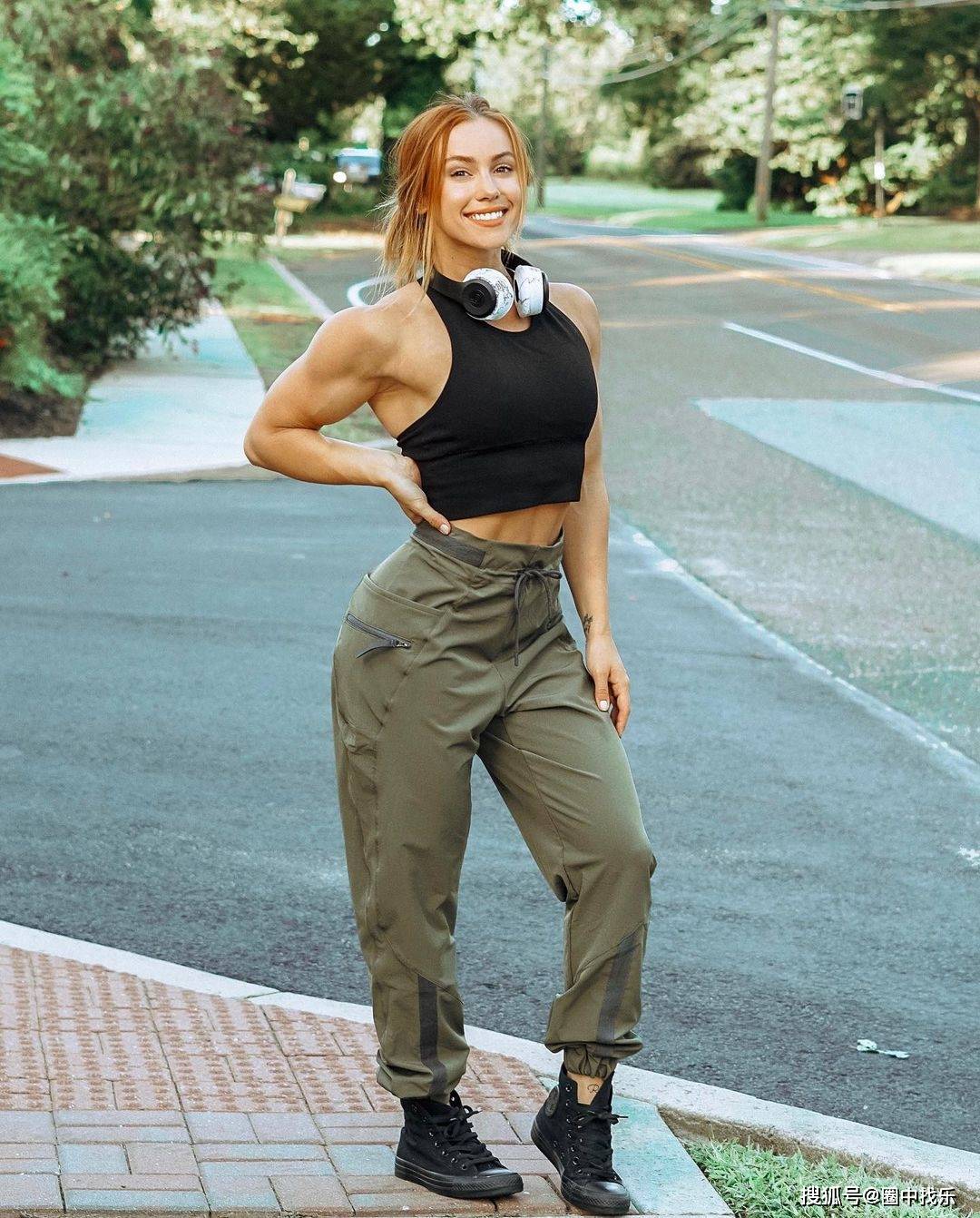 从小胖妹到比基尼冠军,美国美女通过两年的训练打造出健美身材_劳伦·