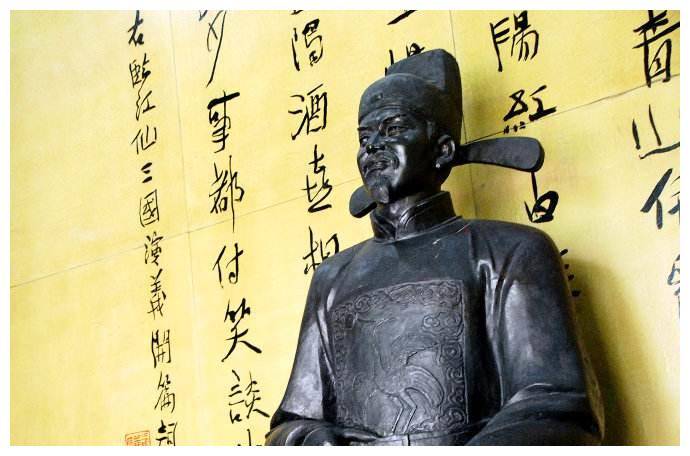 与嘉靖皇帝叫板,最终被贬为平民_杨廷和_孩子_父亲