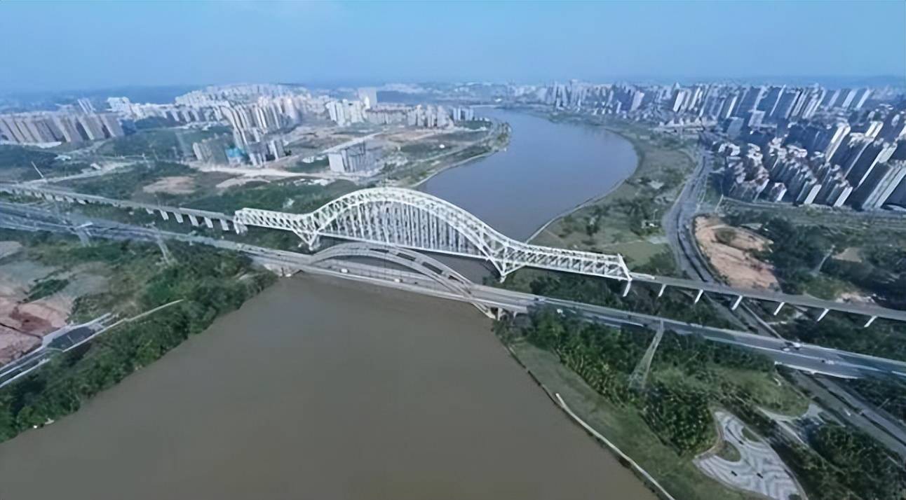 南宁这座大桥成东环快速路瓶颈段正在建复线桥实现双向8车道