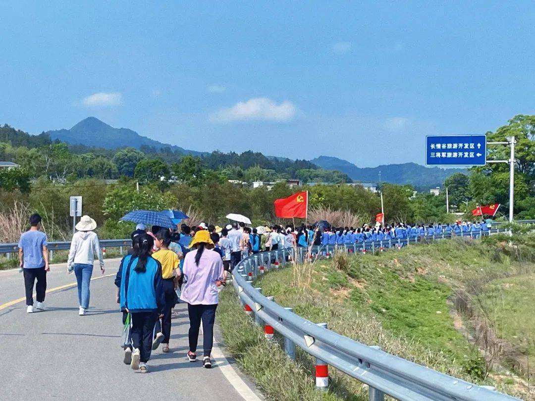 全南县龙源坝中学寻初心践春耕促双减劳动教育实践活动