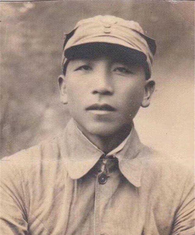 原创他的职务被调整黄镇留他当作战科长想不通朱老总方式欠妥