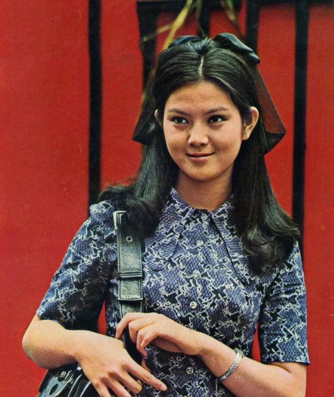 为了谢玲玲大骂王祖贤,离婚也要送她4个亿,余宝珠为何这么喜欢她_手机