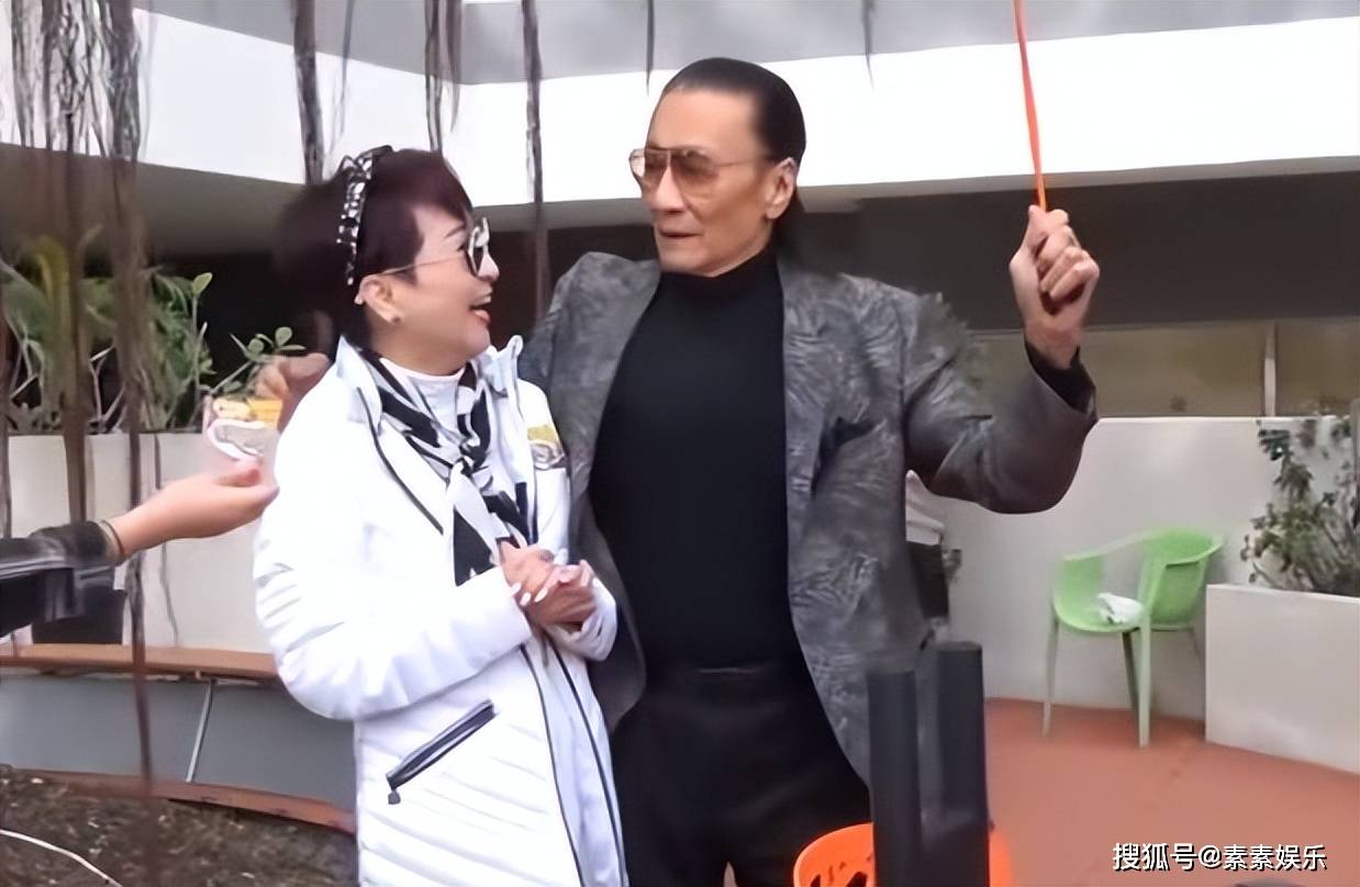 原创谢贤和狄波拉昔日采访画面离婚之后互开玩笑双方感情仍旧甜蜜