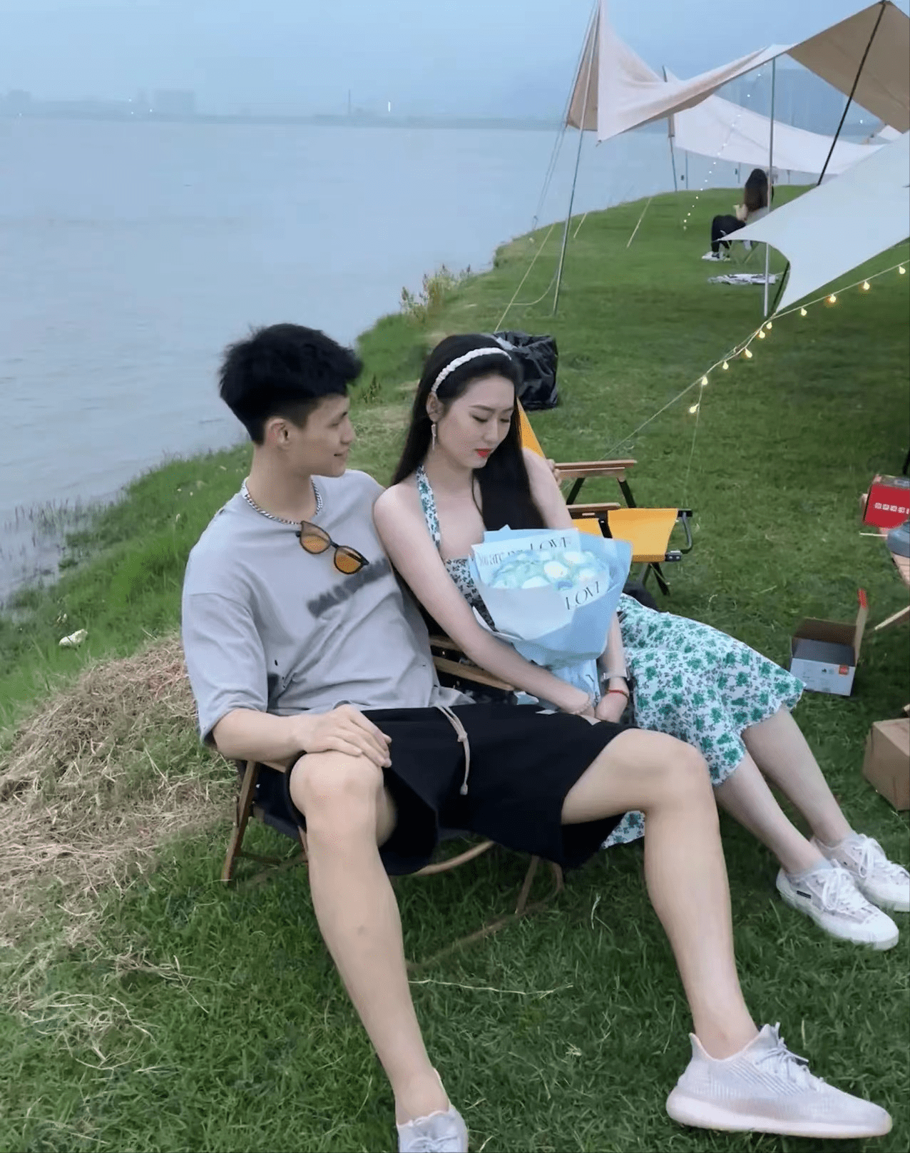 原创广东队超新星晒女友合照身材高挑颜值出众外出游玩十分浪漫