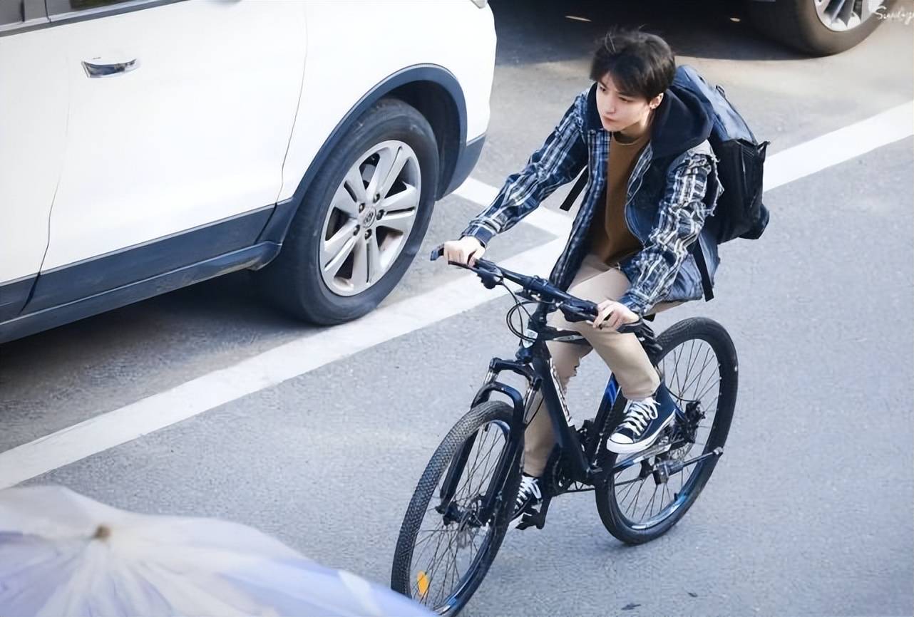 王俊凯新剧开播演技引发争议能赶上队友的脚步吗