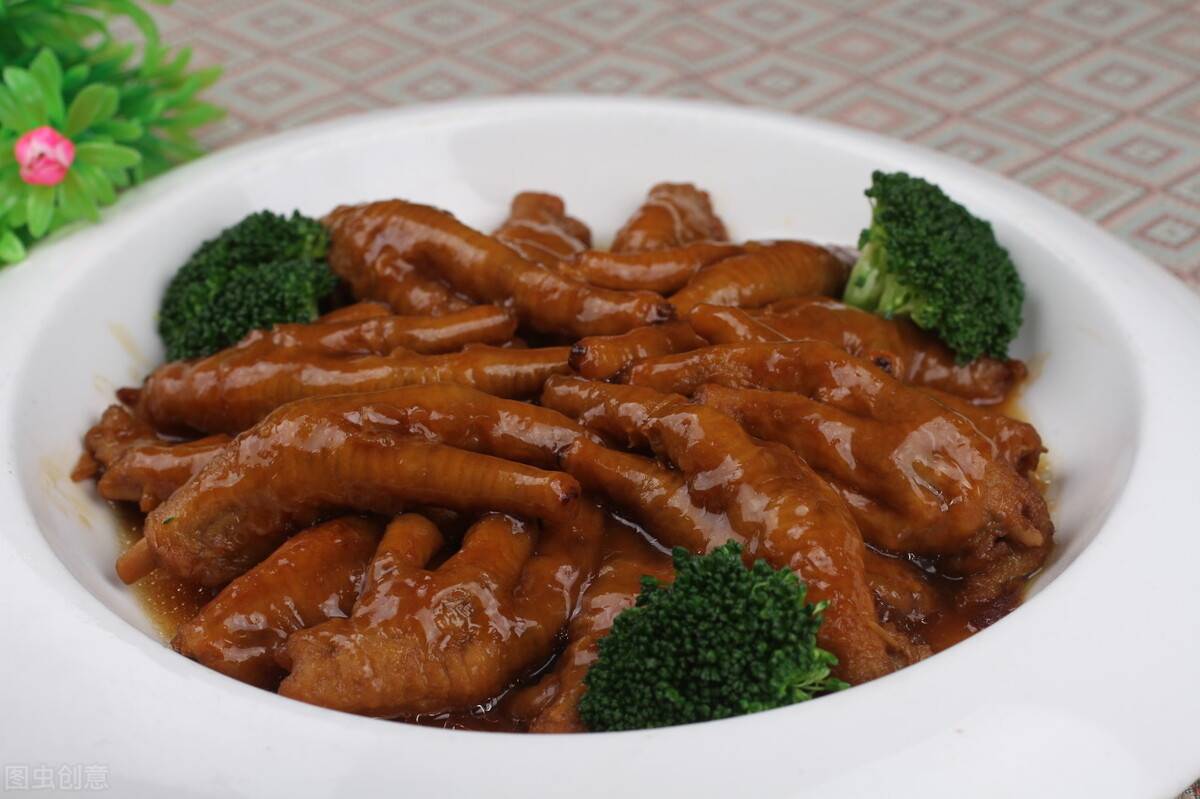 原创宅在家里做满满胶质又qq弹的啤酒焖鸡爪好吃到停不下来