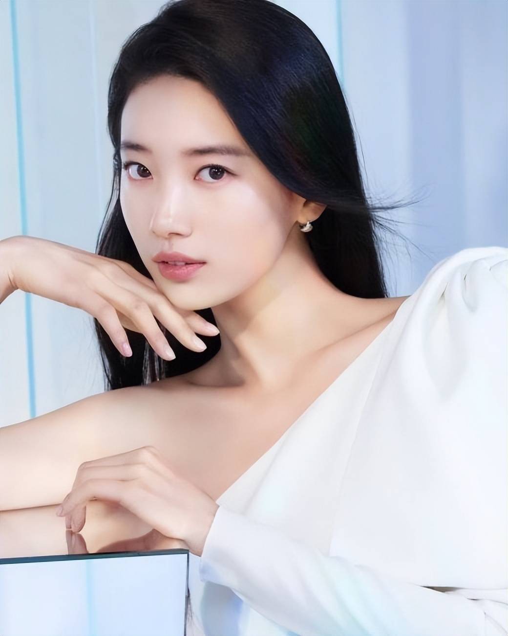 国民初恋裴秀智,露肩连衣裙,优雅别致的魅力_韩团小_皮肤_照片