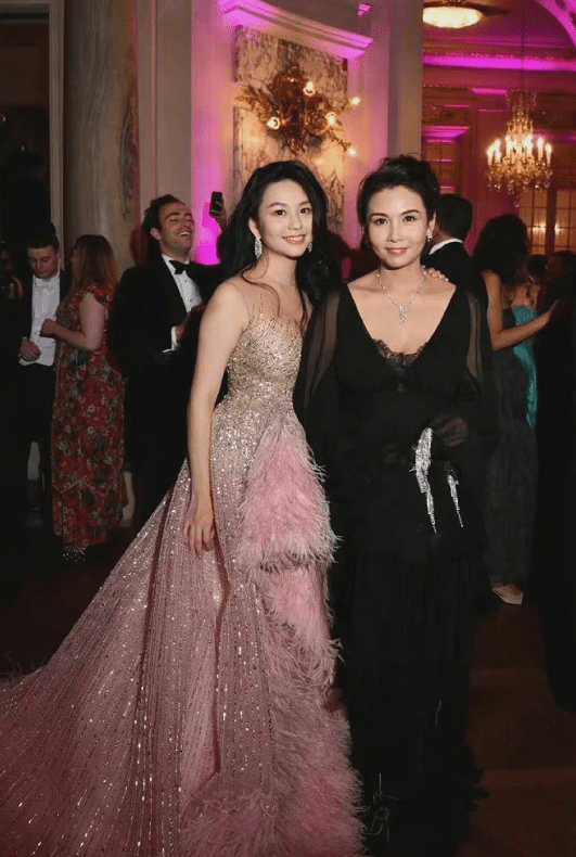 邱淑贞女儿沈月在韩国出道 十位香港星二代谁的成绩超过了父母 母亲 郑欣宜 电影