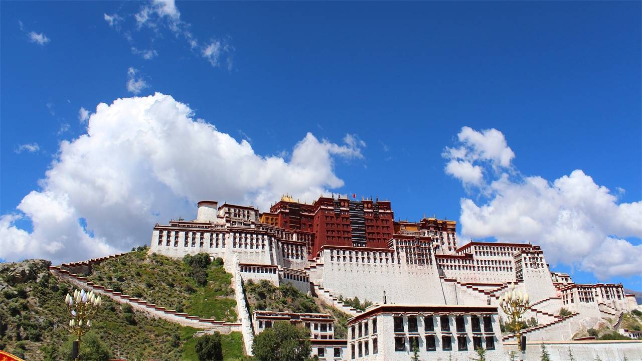 去西藏旅游有三个忠告：可以吃好喝好，但是有三样东西千万不能碰