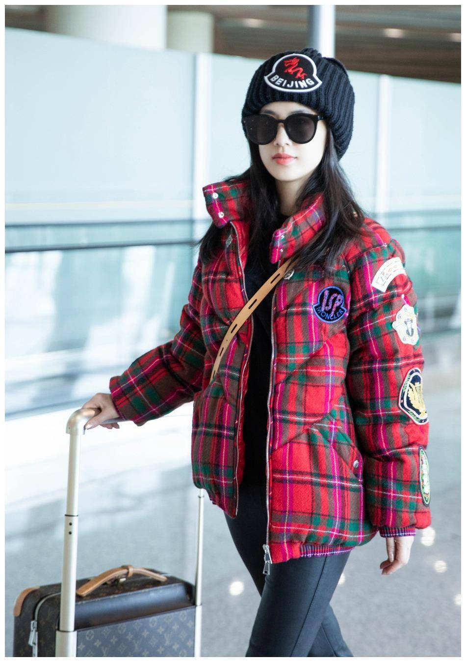 温暖的冬装在机场登场,变得很高调.