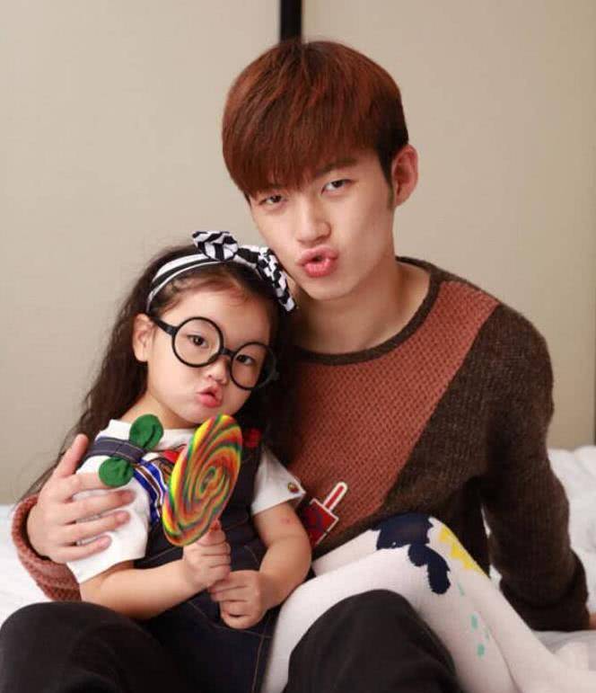 董力女儿悄悄长大年仅七岁撞脸赵丽颖美成国民女神