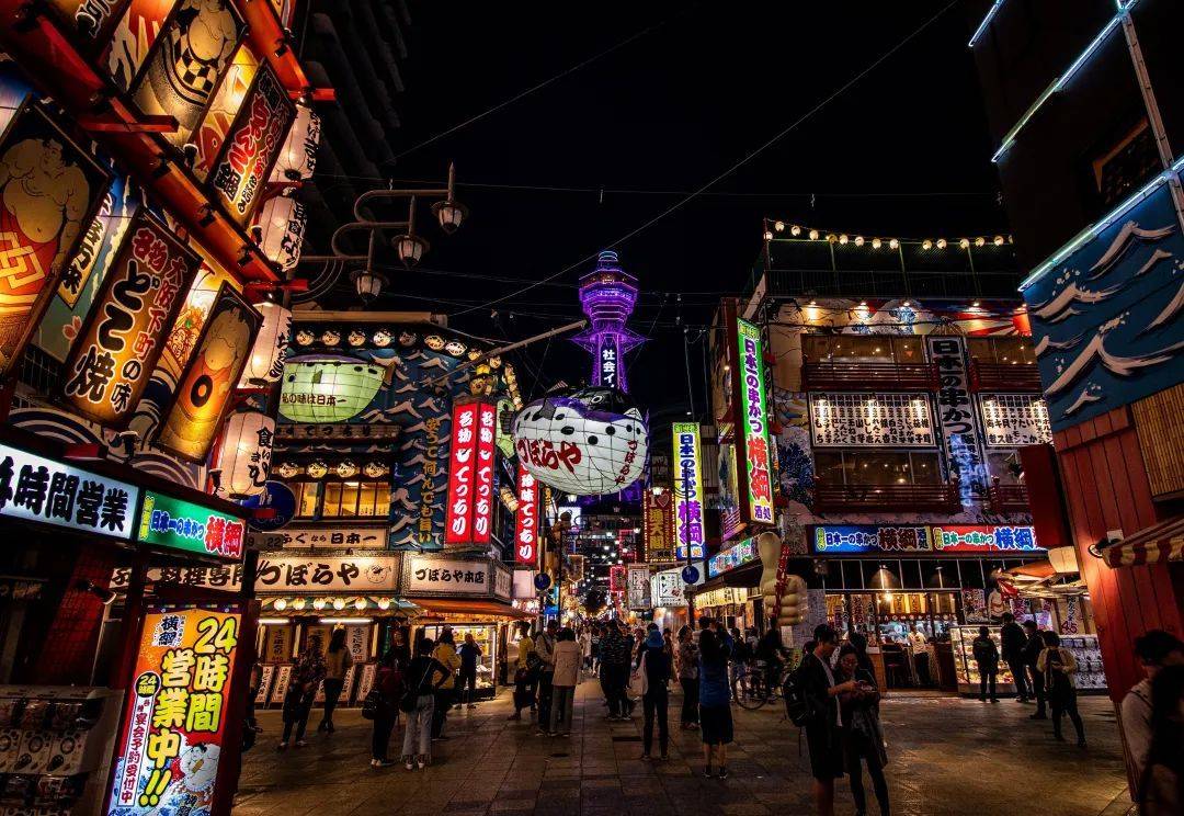 在每个城市只要去的目的地不是太远,我们基本都选择了步行的方式,去