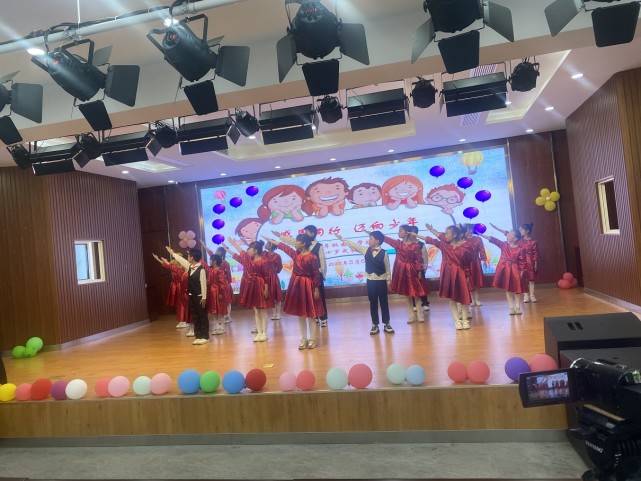 感恩同行迈向少年宝应桃园小学北校区开展十岁感恩成长礼活动