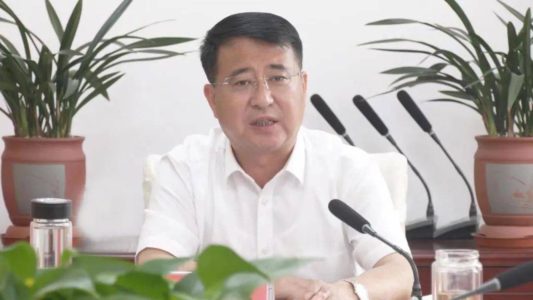 5月6日上午,沧县县委副书记,县长穆春江在县委常委会议室主持召开沧东