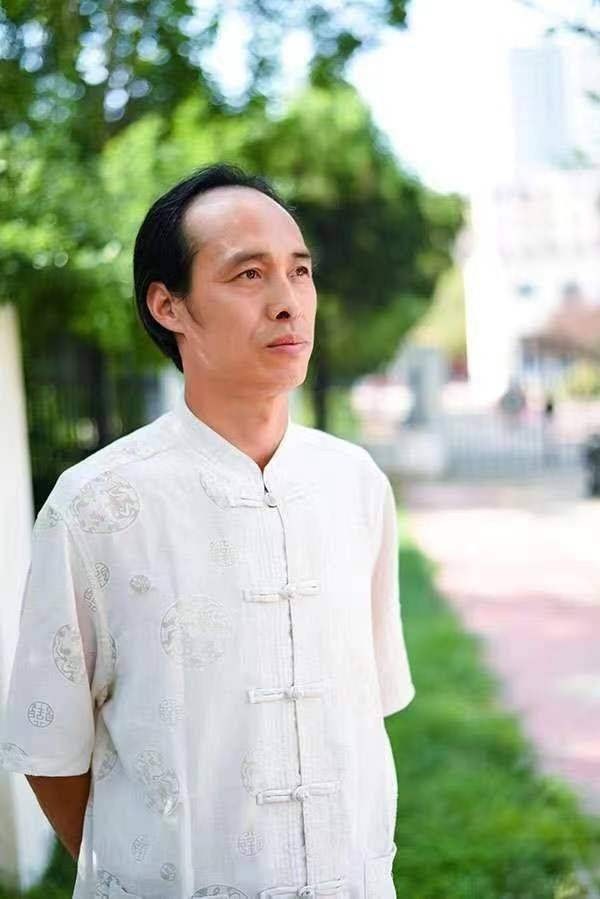 邱少勇书法家简介一一作品高端大气笔力恢弘苍劲