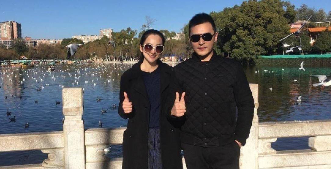 值得一提的是,李玥的老公胡海峰也是位演员,还曾与秦俊杰合作过,一