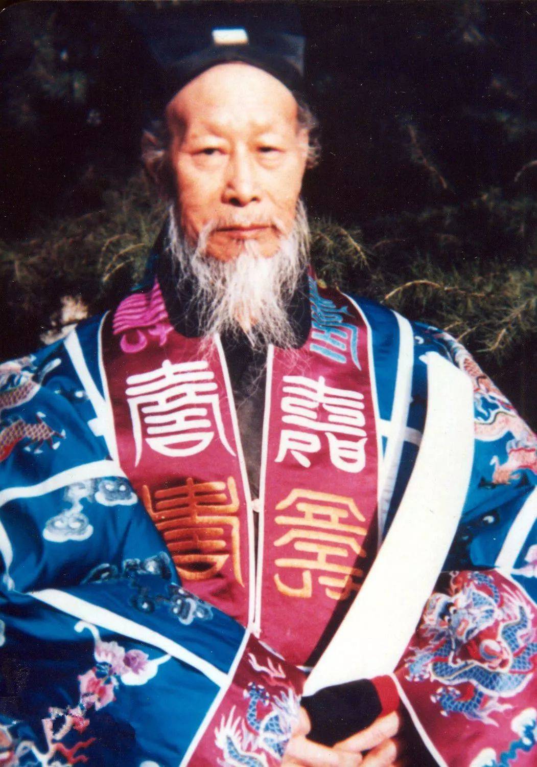 全真龙门祖庭北京白云观曹信义道长说过一段话:"我们道教徒是热爱和平