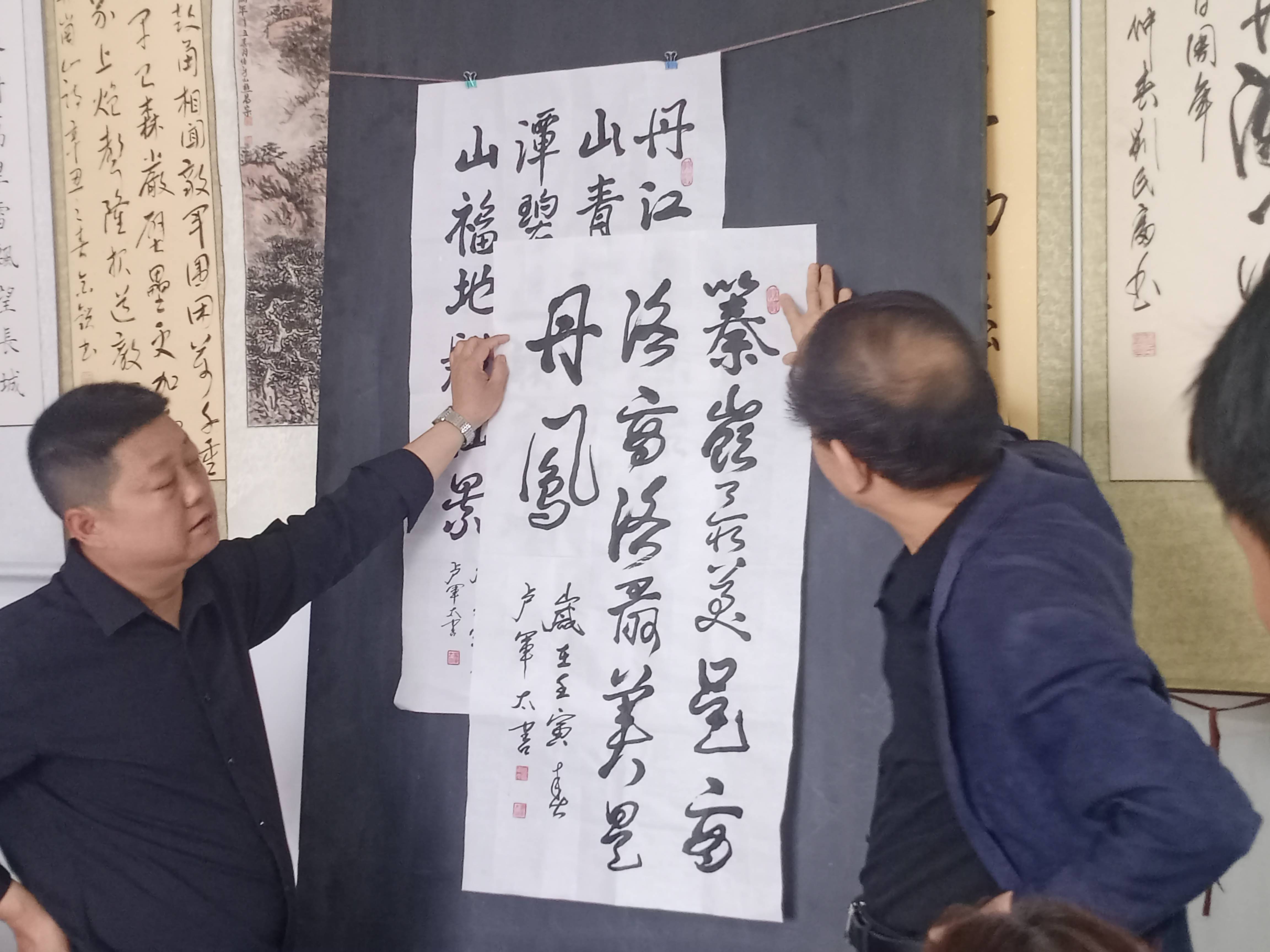 丹凤县老年书画学会开展会员作品点评活动020202020202