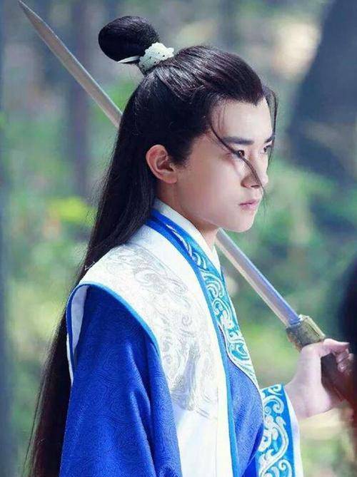 明星古装拿剑造型,这次真被罗云熙和易烊千玺帅到了_霍建华_感觉_帅哥