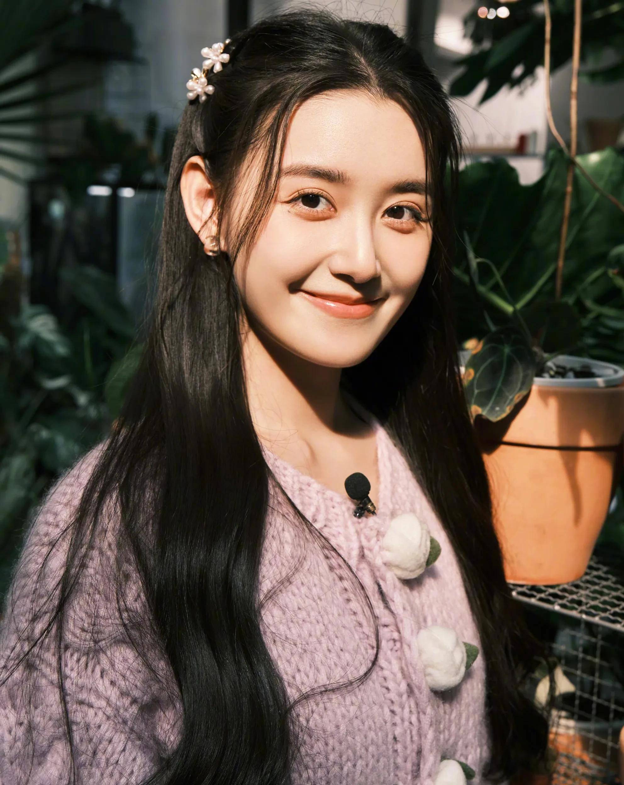 蒋依依彻底撕破脸!起诉冯小刚所创经纪公司:不给戏拍还不放人?