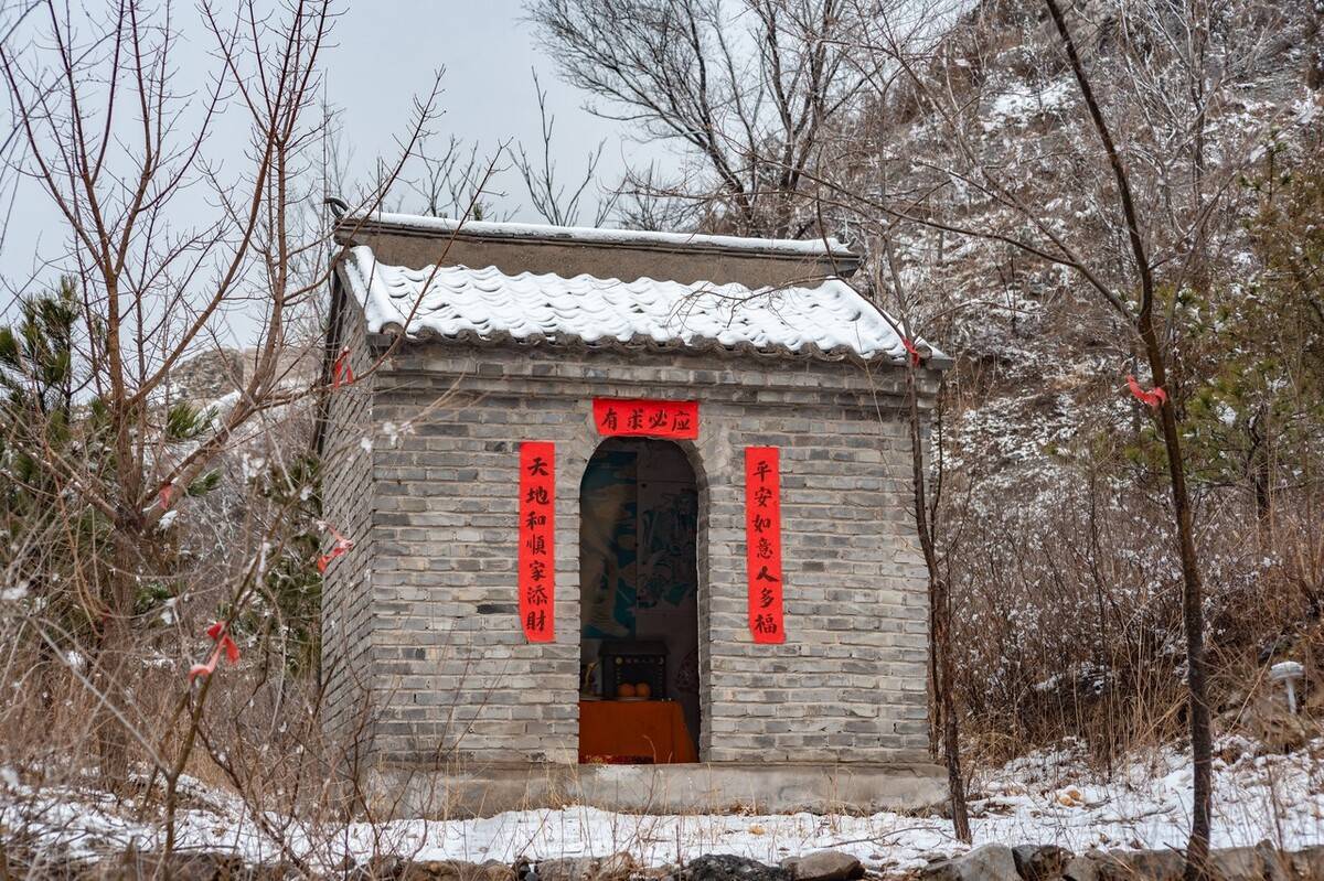 疫情之下杭州有個核酸檢測點火了只因外形很像土地廟