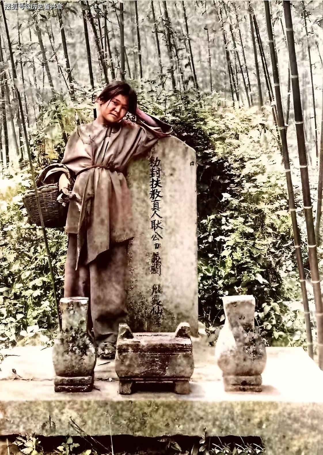 老照片:爱国的五世嘉木样活佛,让人看了就想揍他的大汉奸张本政