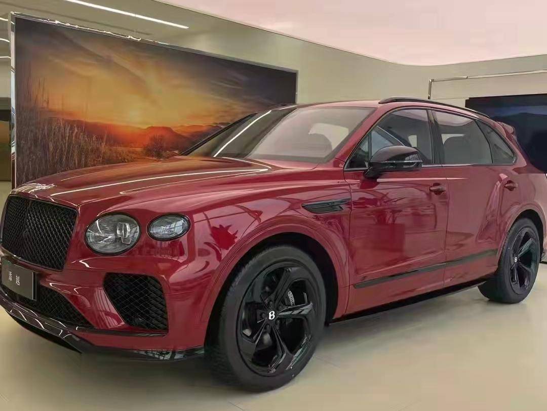 宾利添越s糖果红黑红双拼2022款40t欧规版