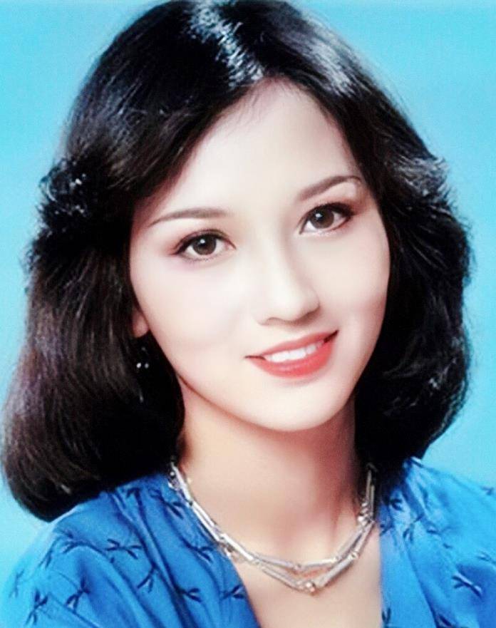 回看赵雅芝年轻时候的样子,无疑就是当时国内娱乐圈中的绝美女子