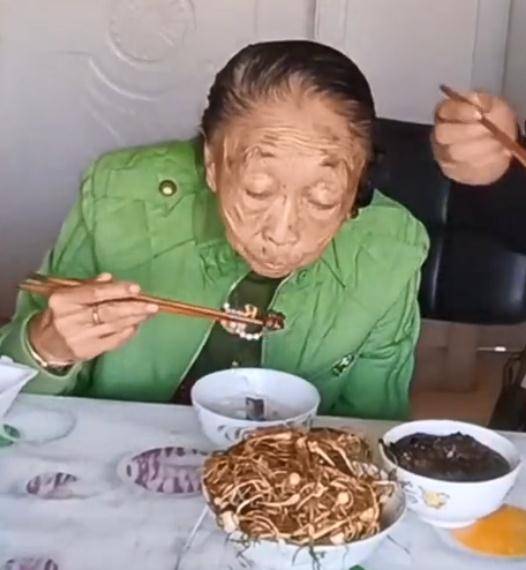 原創85歲馬玉琴吃飯不見葷腥頓頓醬菜疙瘩網友不花早晚便宜他