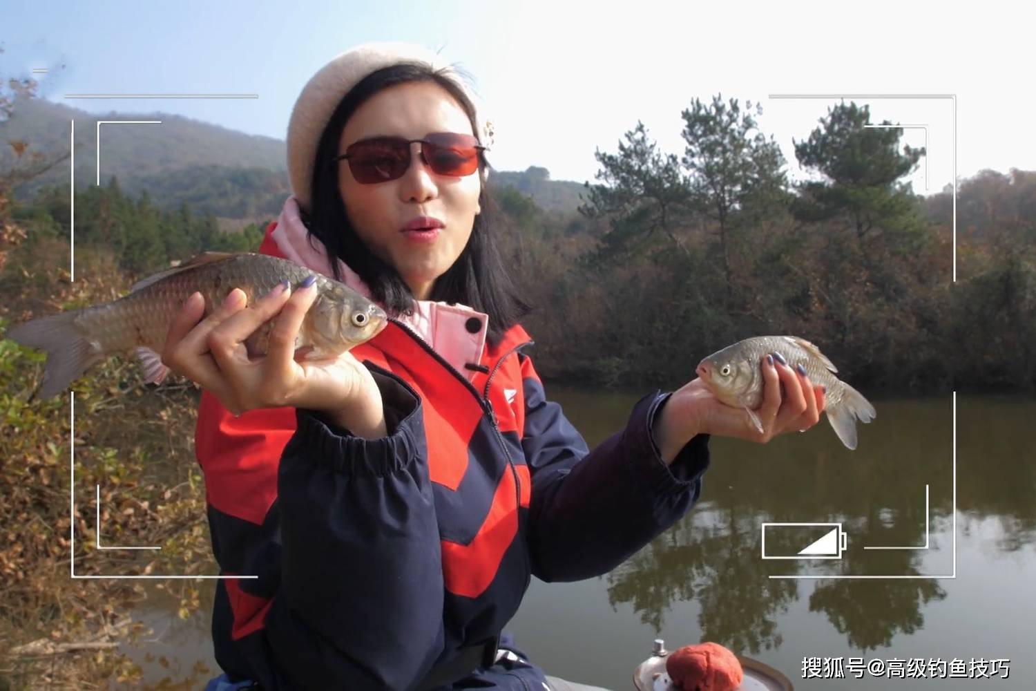 用蚯蚓野钓鲫鱼的新玩法蘸着蜂蜜钓野生鲫鱼鱼口非常好